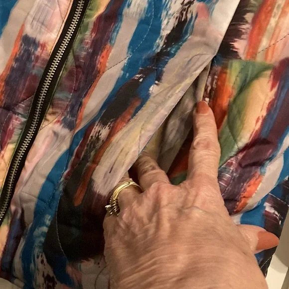 Light weight multi colors puffer jacket - Picture 3 of 11